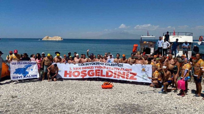 Van Gölü İçin Bitlis’e Kadar Yüzdüler