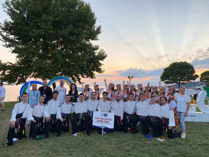 Sahne İ̇zmit Halk Dansları Topluluğu, Zonguldak’ta Beğeni Topladı
