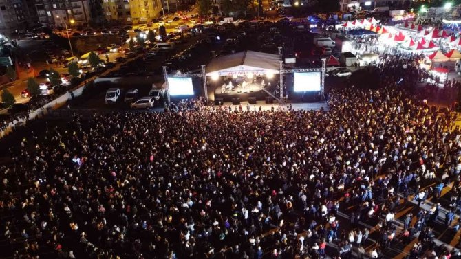 Ayna Grubu Solisti Erhan Güleryüz: “Erol Abiyi Çok Özlüyoruz, Bu Ülkeye Hizmetleri Hiçbir Zaman Unutulmaz”