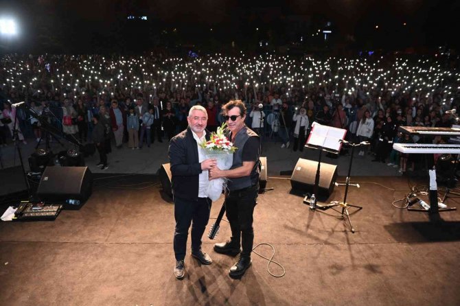 Ayna Grubu Solisti Erhan Güleryüz: “Erol Abiyi Çok Özlüyoruz, Bu Ülkeye Hizmetleri Hiçbir Zaman Unutulmaz”