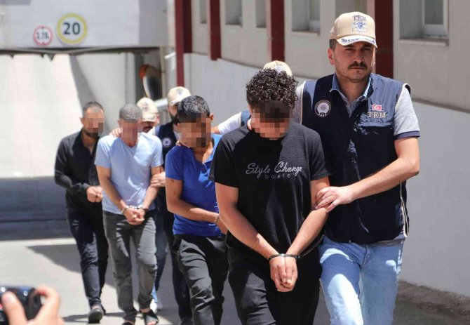 Örgüt İçerisinde Silahlı Fotoğrafları Çıktı, "Biz Değiliz" Dediler