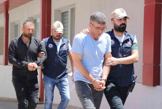 Örgüt İçerisinde Silahlı Fotoğrafları Çıktı, "Biz Değiliz" Dediler
