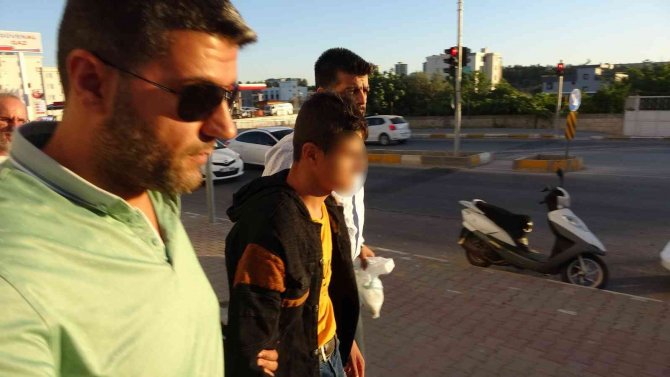 Bıçakla Marketi Soymak İsteyen Şahıs Yaka Paça Yakalandı