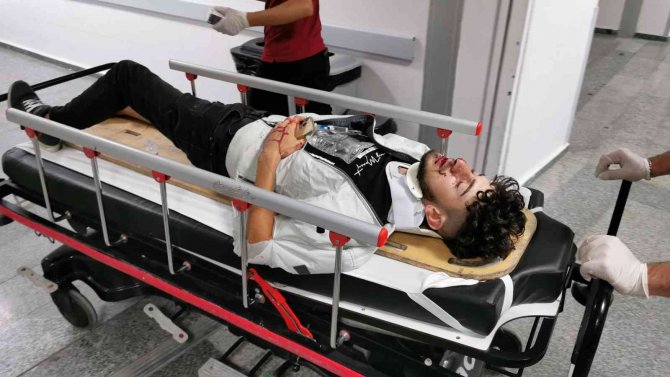 Otomobil İle Motosiklet Çarpıştı: 1 Ağır Yaralı