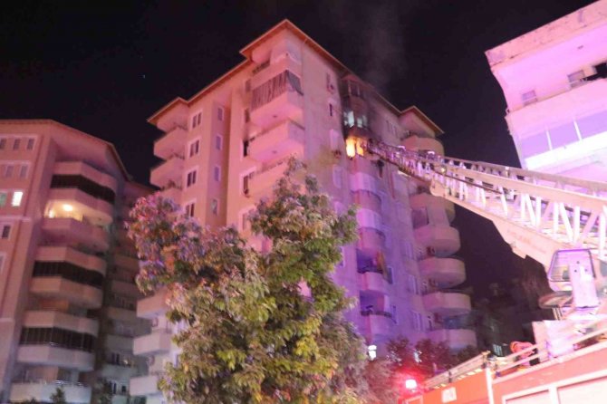 Babalarının Cenazesine Giden Ailenin Evinde Yangın Çıktı