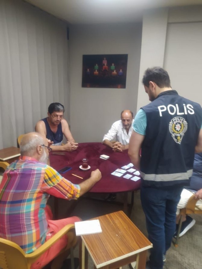 Antalya’da Yasa Dışı Bahis Uygulamasında 27 İş Yeri Denetlendi