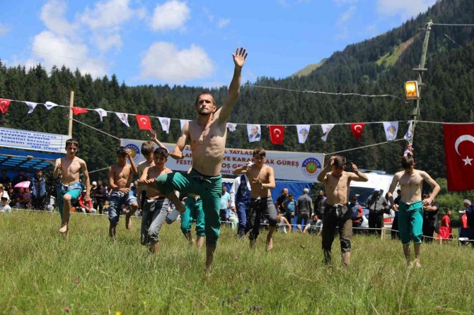 32. Çuruspil Yayla Şenlikleri Renkli Görüntülere Sahne Oldu