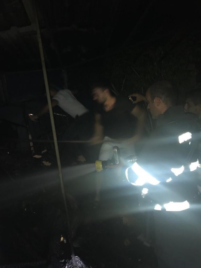 İ̇ncirliova’da Odunluk Yangını