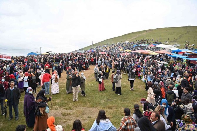 Başkan Yazıcı, Kadırga Yaylası’ndaki Otçu Şenliği’ne Katıldı