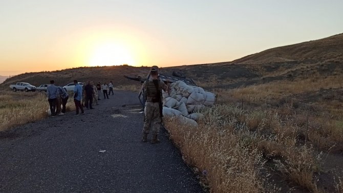Batman’da Saman Yüklü Traktör Devrildi: 2 Yaralı