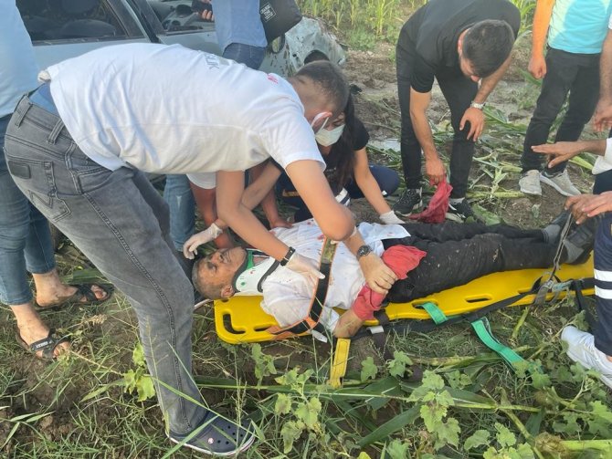 Takla Atan Otomobil Mısır Tarlasına Uçtu: 1 Yaralı