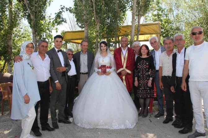 Belediye Başkanı Altın Nikah Kıydı