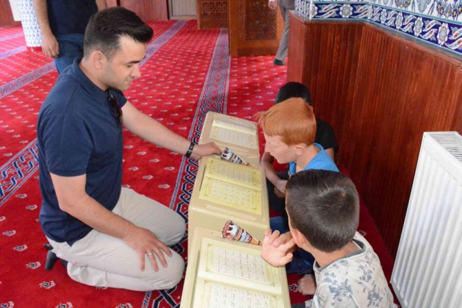 Kaymakam Kaya, Kur’an Kursundaki Çocuklarla Bir Araya Geldi