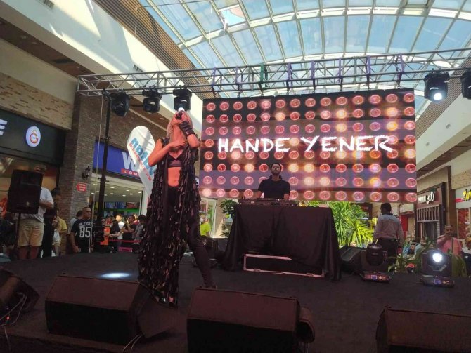 Highway, 11’inci Yılını Hande Yener’le Kutladı