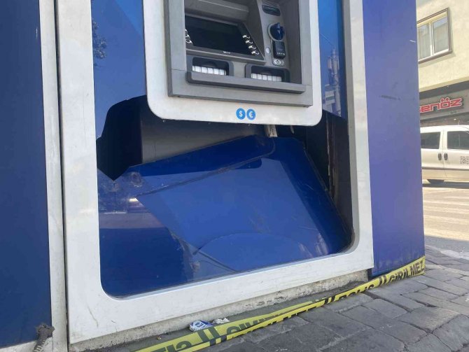 Bursa’da Atm’lere Çirkin Saldırı