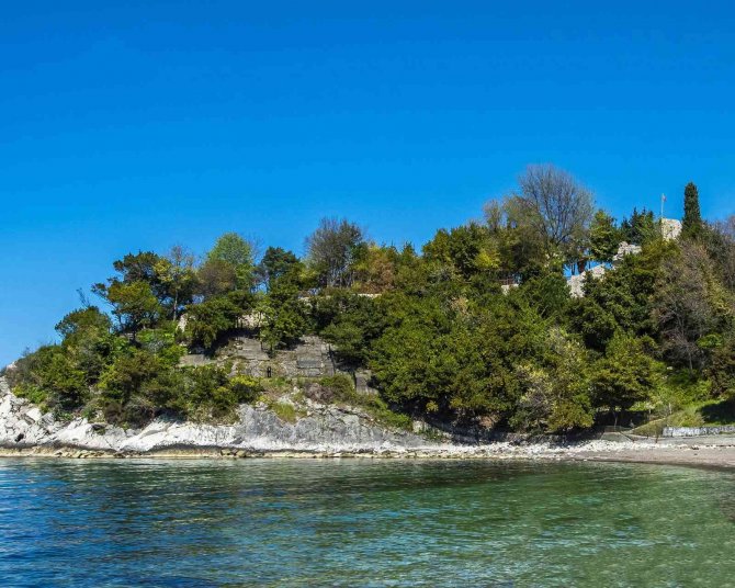 Asırları Geride Bırakan Ceneviz Kalesi’ne Ziyaretçi Akını