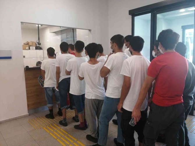 İ̇ki Günde 592 Düzensiz Afgan Göçmen Sınır Dışı Edildi