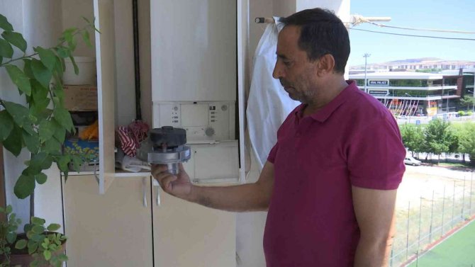 Kabloları Çalmak İsteyen Hırsız Yanlış Kabloyu Kesince 40 Dairenin Elektronik Cihazı Yandı