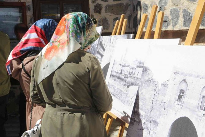 100 Binin Üzerinde Tarihi Belge, Doküman Ve Fotoğrafın Yer Aldığı ‘Erzurum Şehir Arşivi’ Açıldı