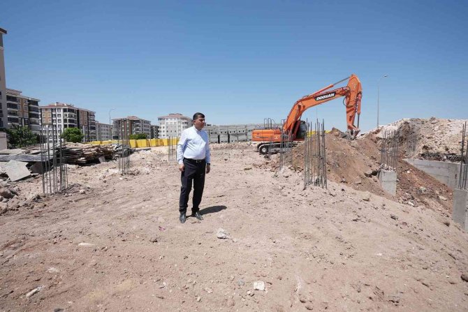 Fadıloğlu, Belkıs’taki 3. Sosyal Tesisi İnceledi