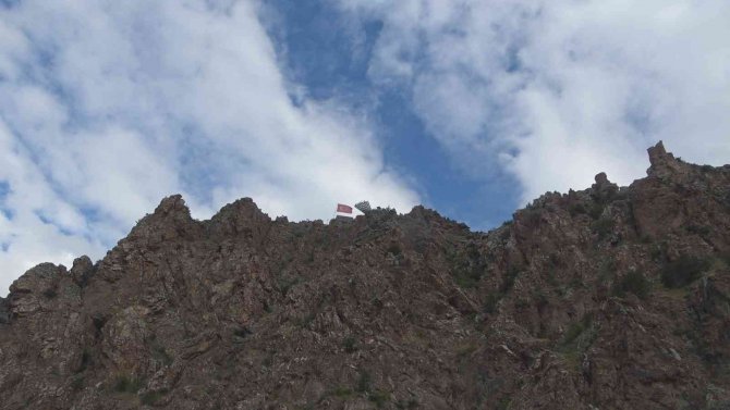 Hava Kuvvetleri Komutanlığı Askeri Personelinin Nikahı 240 Metre Yükseklikte Kıyıldı