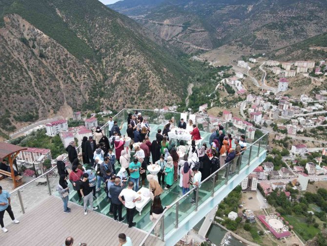 Hava Kuvvetleri Komutanlığı Askeri Personelinin Nikahı 240 Metre Yükseklikte Kıyıldı