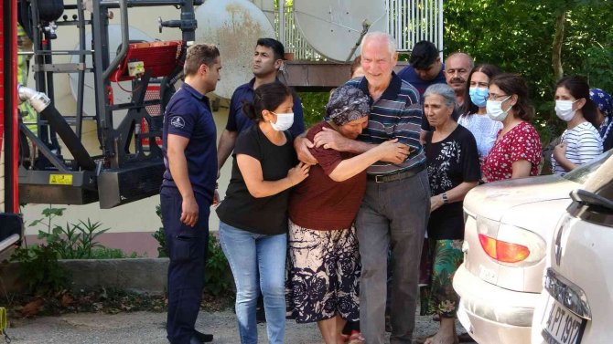 Kartal’da Apartmanda Korkutan Yangın, Mahsur Kalan 3 Kişi Kurtarıldı