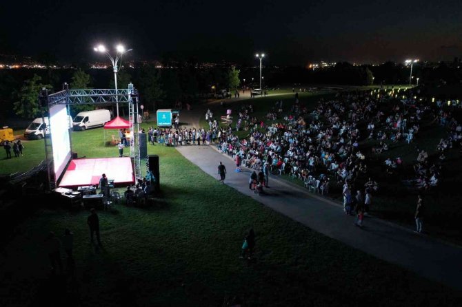 Vatandaşlar "Kocaeli’de Yaz Neşesi" İle Eğleniyor