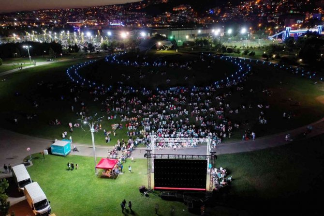 Vatandaşlar "Kocaeli’de Yaz Neşesi" İle Eğleniyor