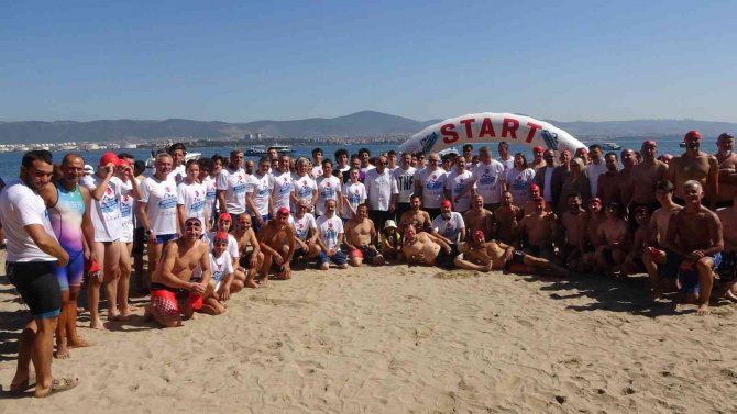 İ̇zmit Körfezi’nde 2 Bin 622 Metre Kulaç Attılar