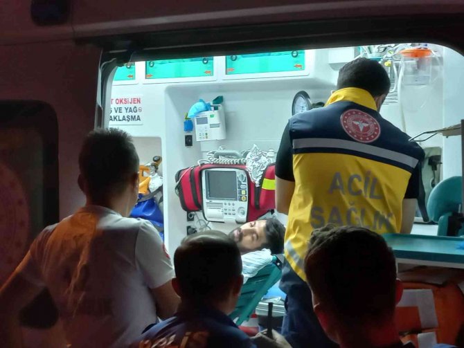 Göğsünden Yaralanan Kişi Büfedeki Vatandaşlardan Yardım İstedi