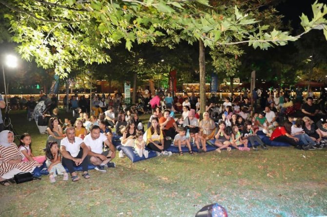 Körfez’de Sahne Gençlerin