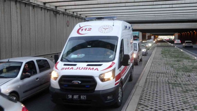 Alt Geçitte Zincirleme Kaza: 1 Yaralı