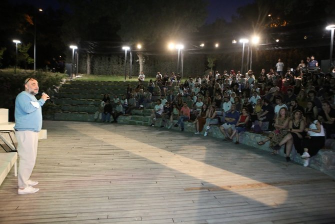 Gençlik Tiyatrosu İlk Oyunuyla Alkışları Topladı