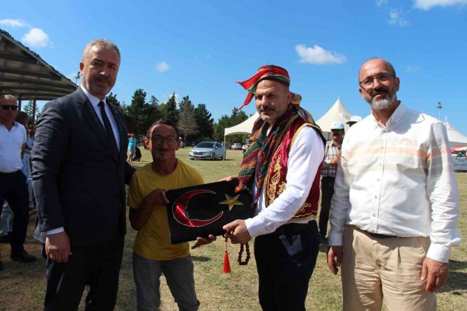 19 Mayıs Güreşlerinde Başpehlivan Kenan Gör