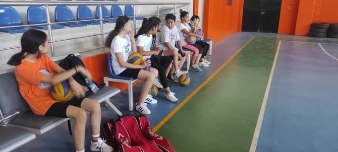 Sarıgöl’de Voleybol Kursuna Yoğun İlgi