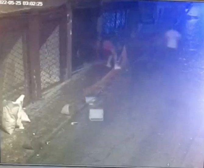 Taksim’de Biber Gazıyla Gasp Kamerada