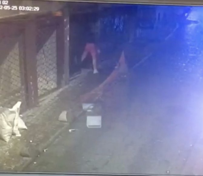 Taksim’de Biber Gazıyla Gasp Kamerada
