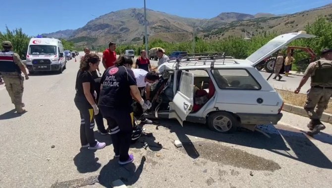 Tır İle Çarpışan Otomobildeki Sürücü Öldü