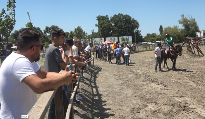 Rahvan Atları Yarışı Nefes Kesti