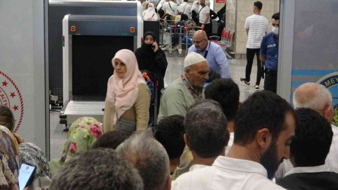 Kutsal Topraklardan Diyarbakır’ın İlk Kafilesi Döndü