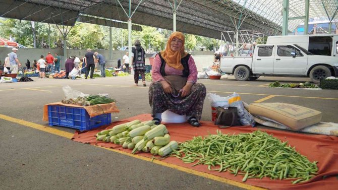 Köylü Pazarında Üreticiden Tüketiciye Taze Sebze Ve Meyve