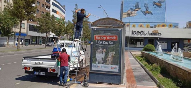 Batman’da Otobüs Durakları Dezenfekte Edildi