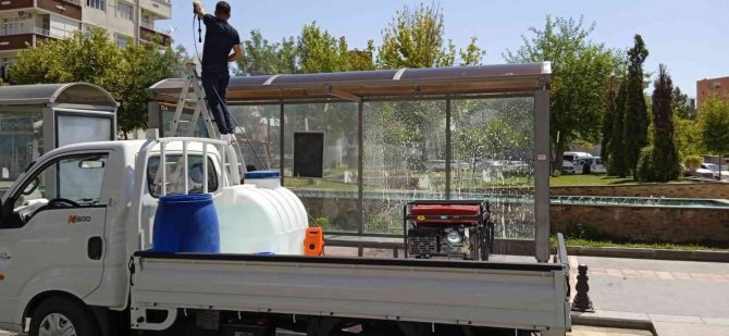 Batman’da Otobüs Durakları Dezenfekte Edildi