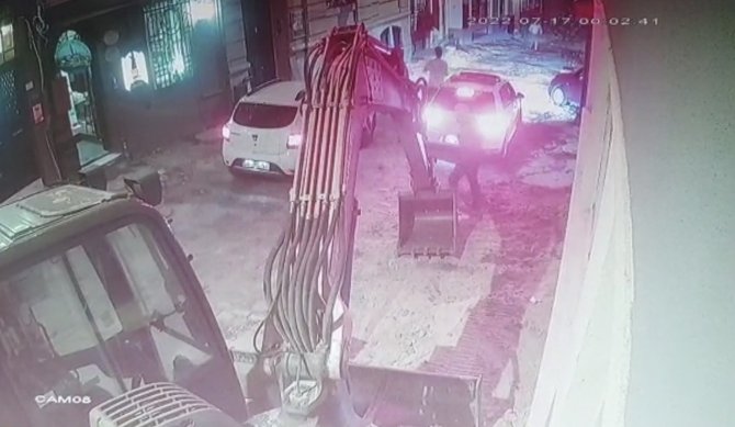 Kapkaççıyı Pet Şişeyle Durdurmaya Çalıştı: O Anlar Kamerada