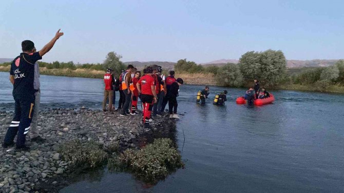 Murat Nehri’nde Kaybolan Vatandaşı Arama Çalışmaları Sürüyor
