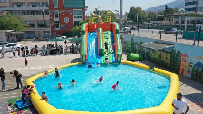 Bursa’da Okul Bahçeleri Tatil Köyüne Dönüştü