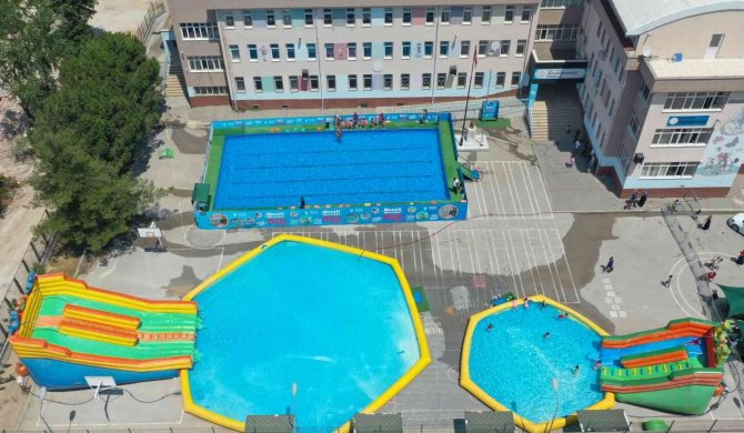 Bursa’da Okul Bahçeleri Tatil Köyüne Dönüştü