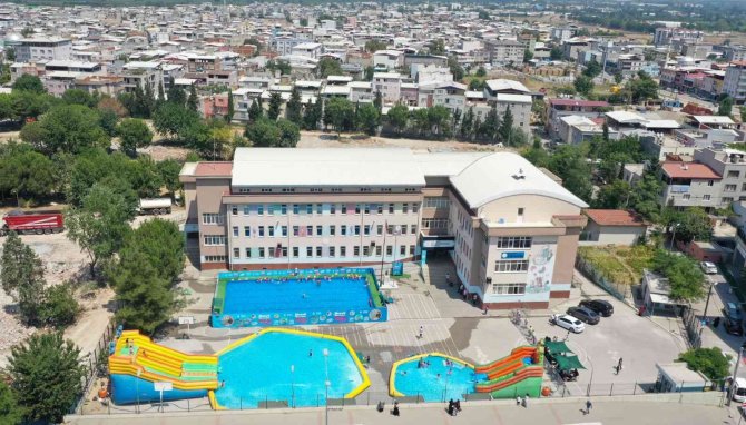 Bursa’da Okul Bahçeleri Tatil Köyüne Dönüştü