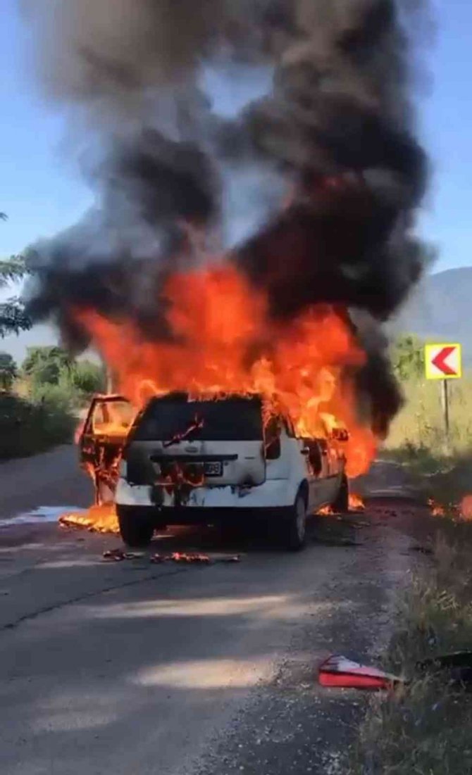Yanan Aracını Saniye Saniye Kayda Aldı